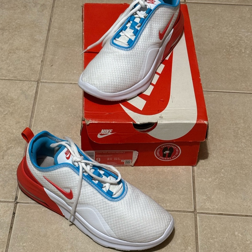 Nike Womens Air Max
Motion 2 CW4285-100
White Running Shoes
Sneakers Size 9 US